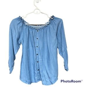 🔹NEW YORK & COMPANY: Women’s size XS, 1/4 sleeve blue denim blouse, w/buttons🔹